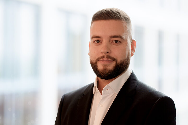 Porträtfoto des Assistenten der Geschäftsführung der DSR Asset Management GmbH